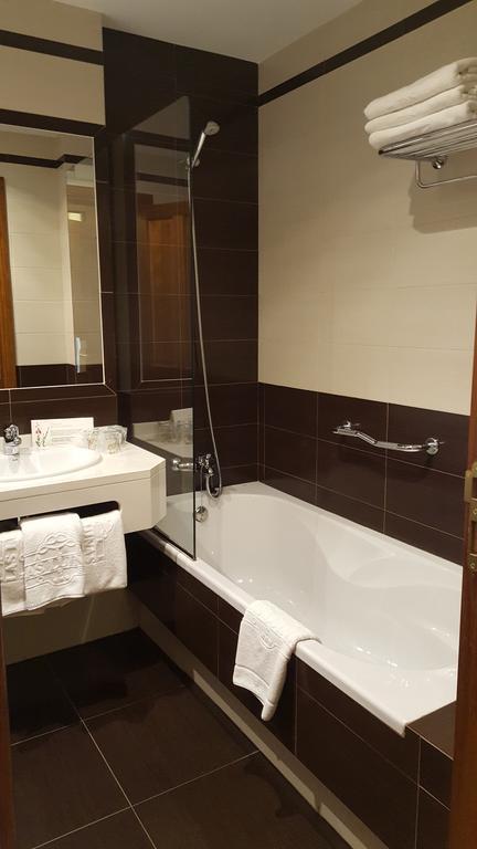 Hotel Valle Las Luinas Soto de Luiña Екстериор снимка