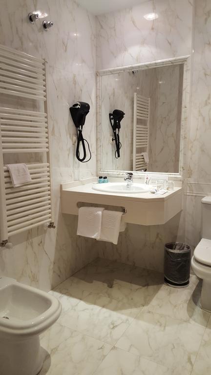 Hotel Valle Las Luinas Soto de Luiña Екстериор снимка