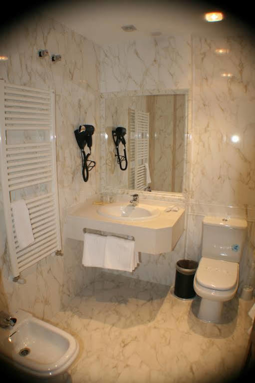 Hotel Valle Las Luinas Soto de Luiña Екстериор снимка